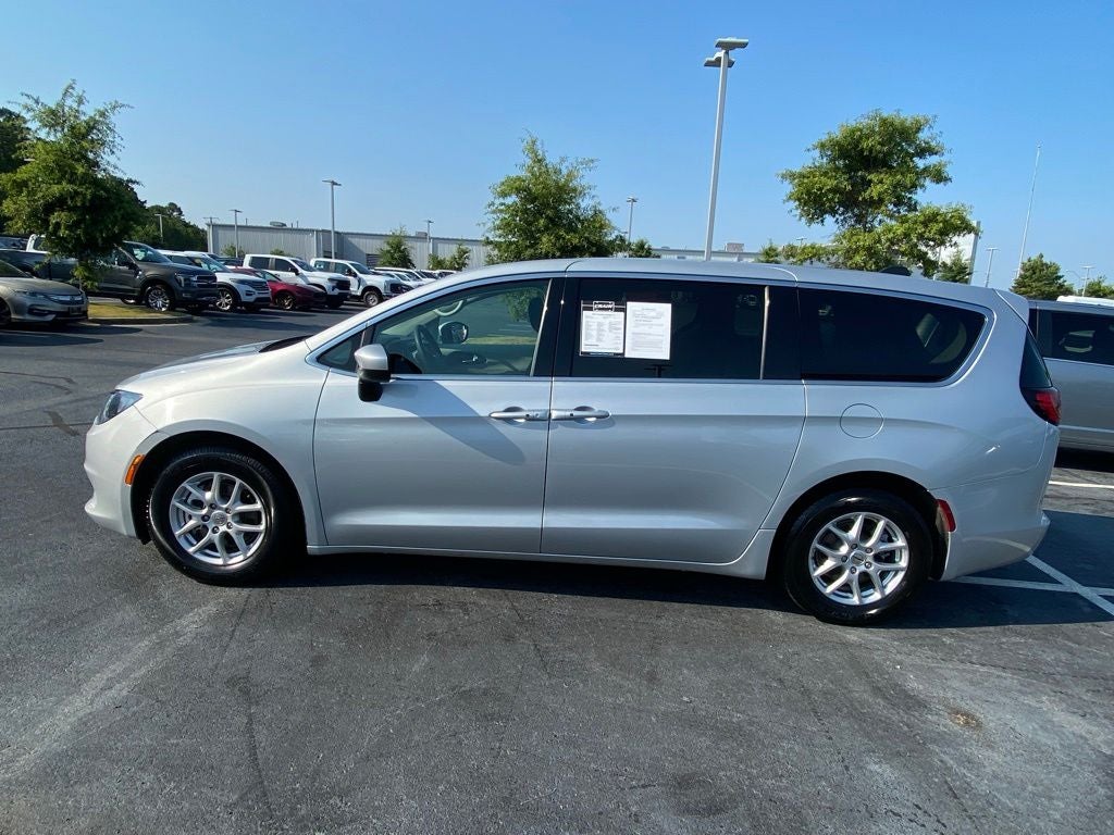 2023 Chrysler Voyager LX