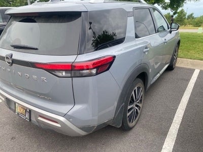 2023 Nissan Pathfinder Platinum