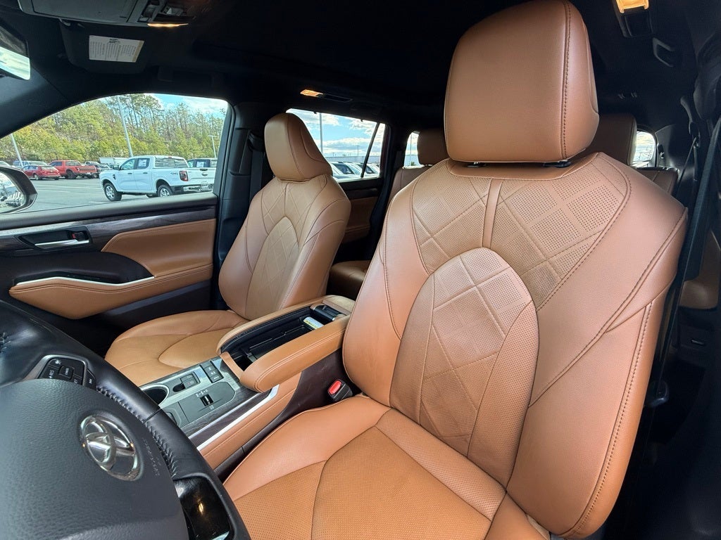 2021 Toyota Highlander Hybrid Platinum