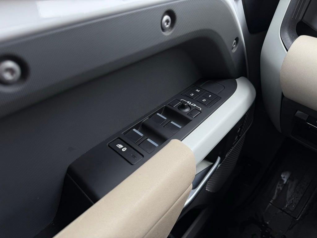 2023 Land Rover Defender 130 X-Dynamic SE