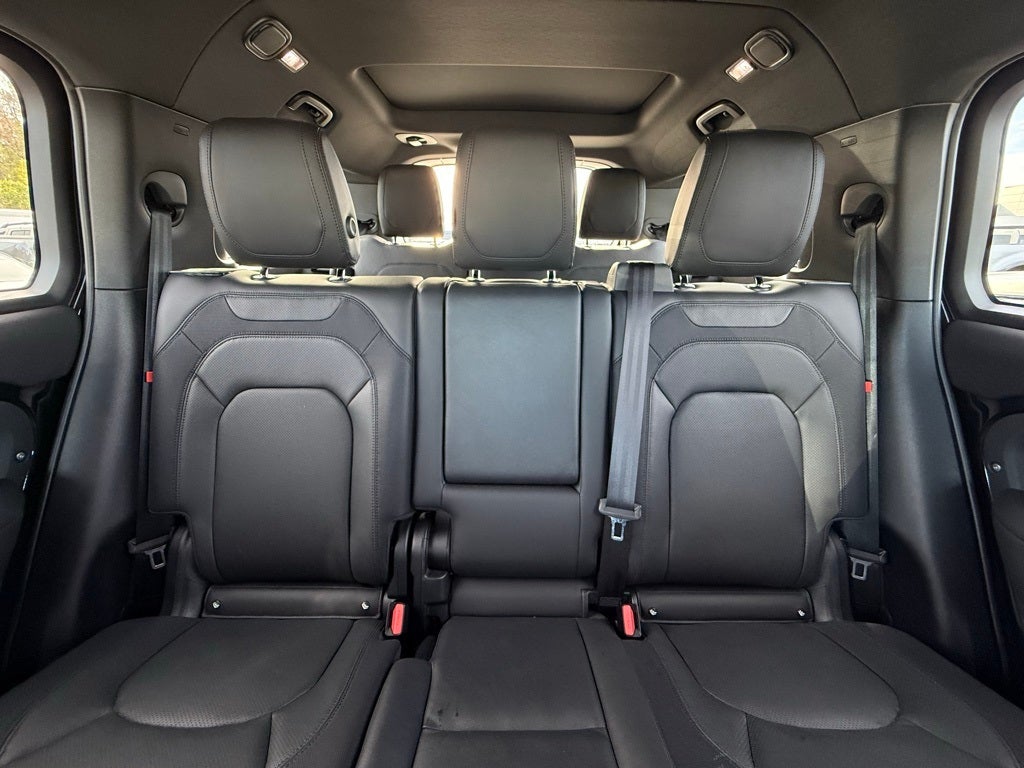 2024 Land Rover Defender 130 X-Dynamic SE