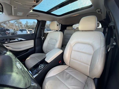 2017 INFINITI QX30 Premium