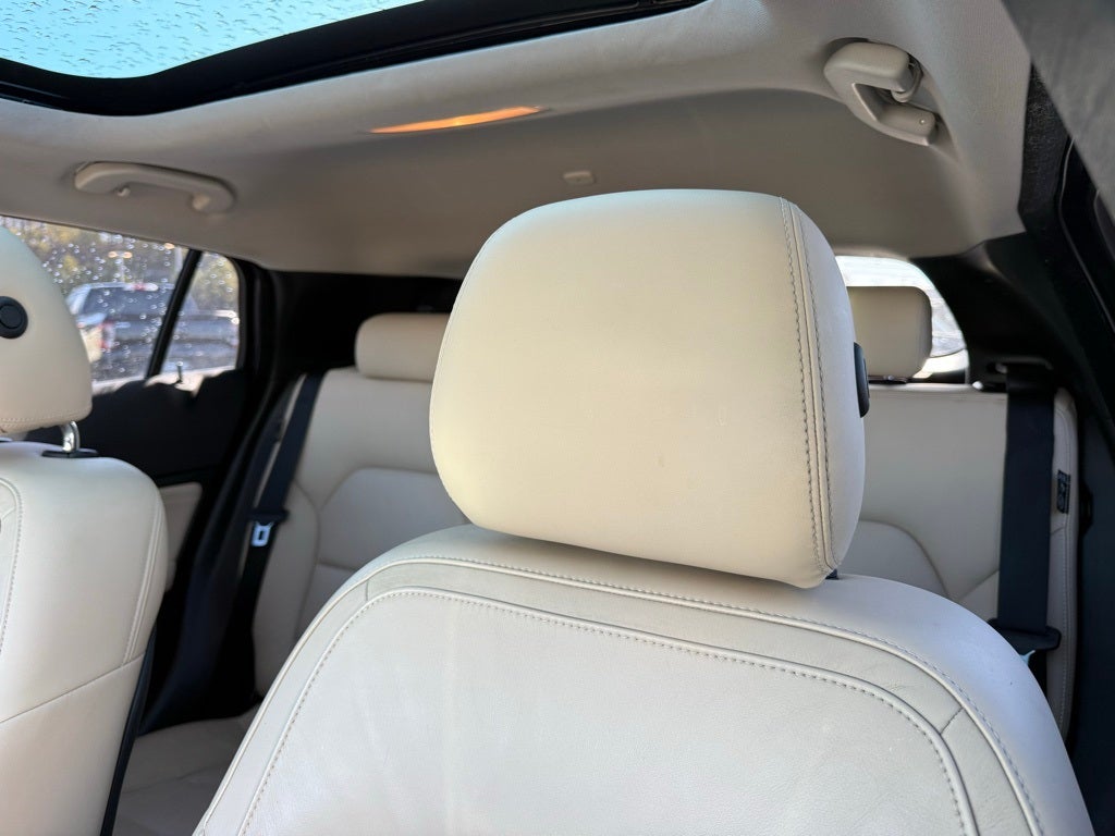 2017 INFINITI QX30 Premium