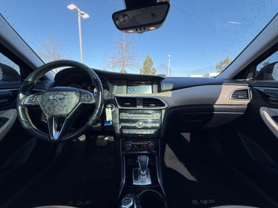 2017 INFINITI QX30 Premium