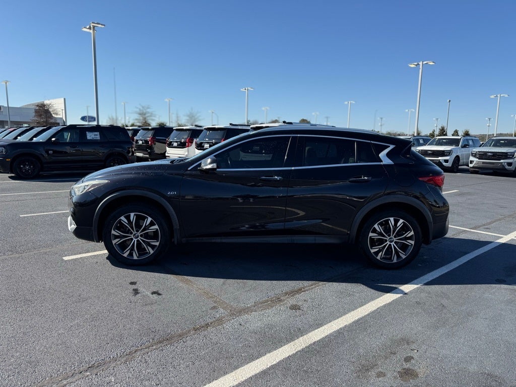 2017 INFINITI QX30 Premium