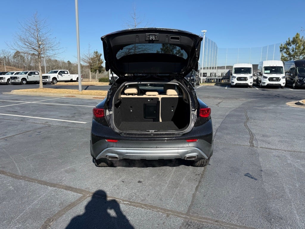 2017 INFINITI QX30 Premium