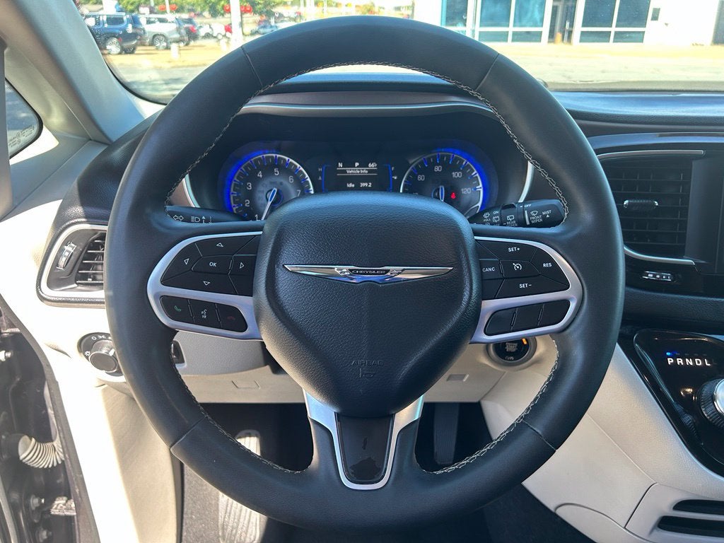 2023 Chrysler Voyager LX