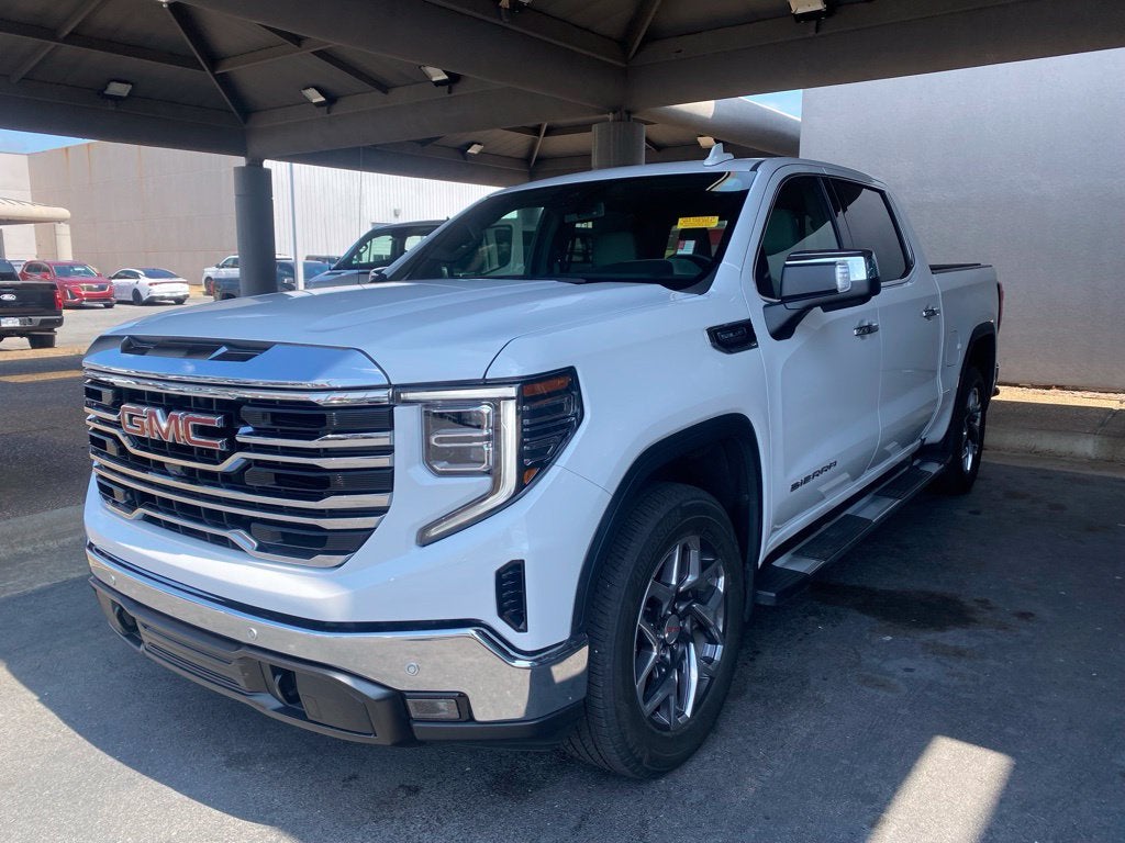 2025 GMC Sierra 1500 SLT - 2WD - LOW MILES - CLEAN CARFAX