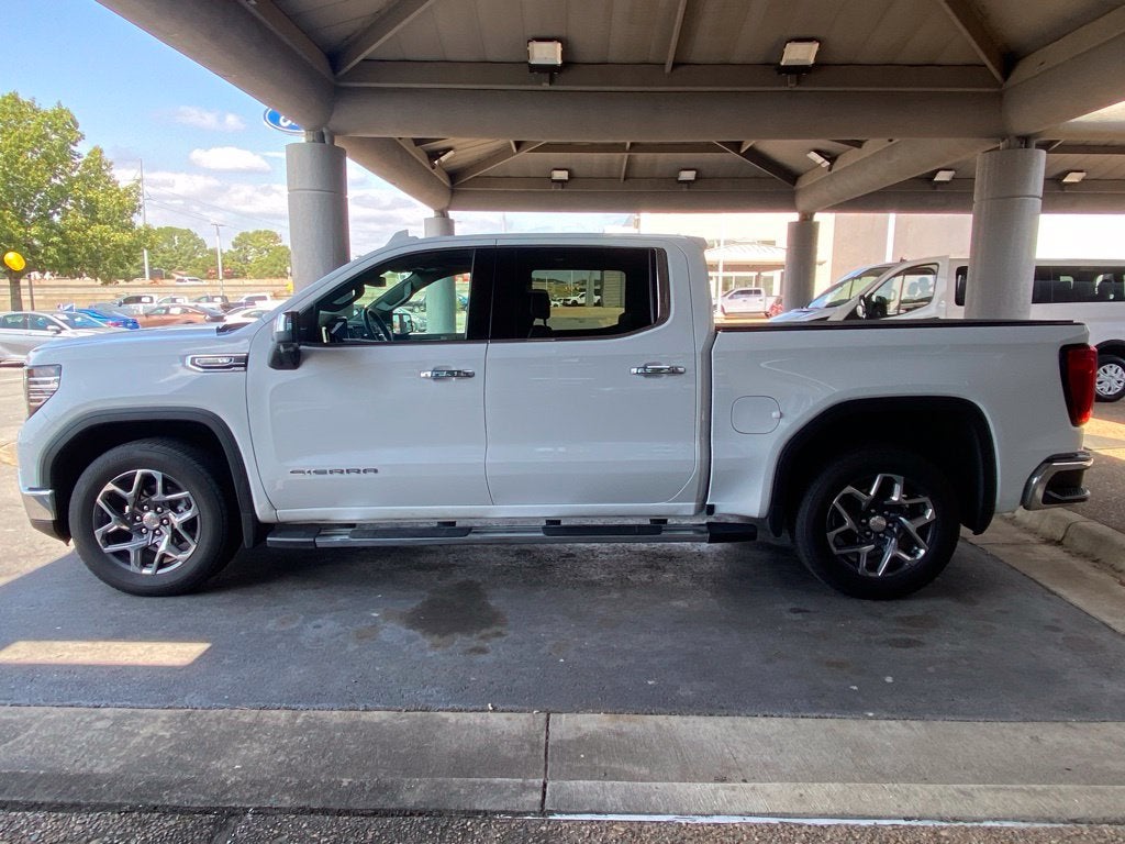 2025 GMC Sierra 1500 SLT - 2WD - LOW MILES - CLEAN CARFAX