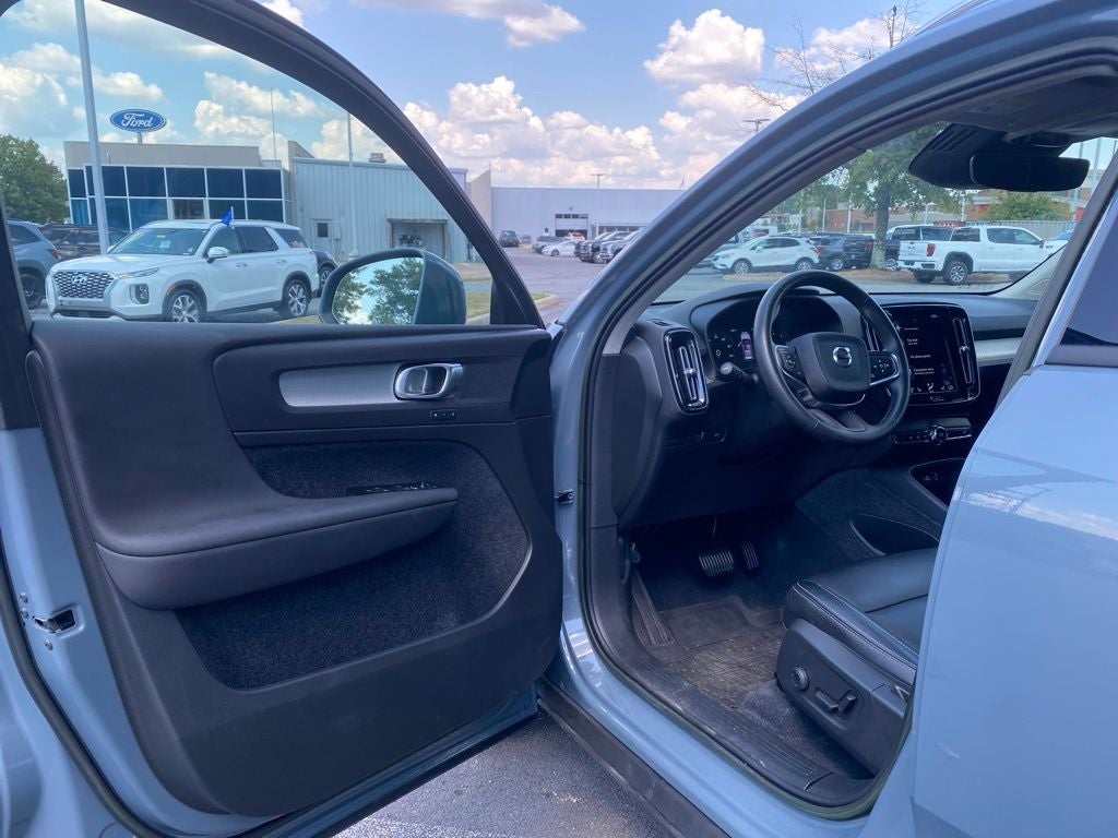 2022 Volvo XC40 Momentum