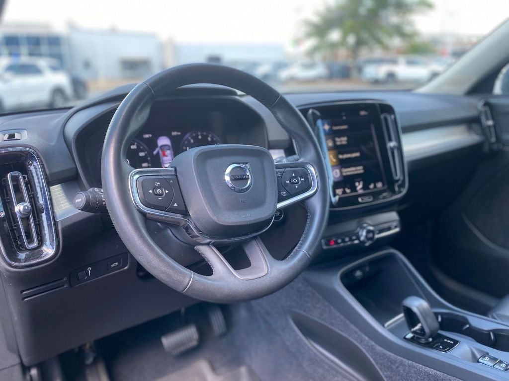 2022 Volvo XC40 Momentum