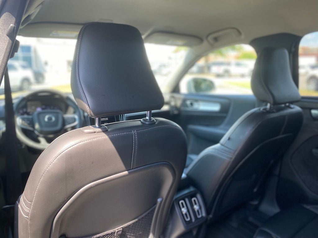 2022 Volvo XC40 Momentum