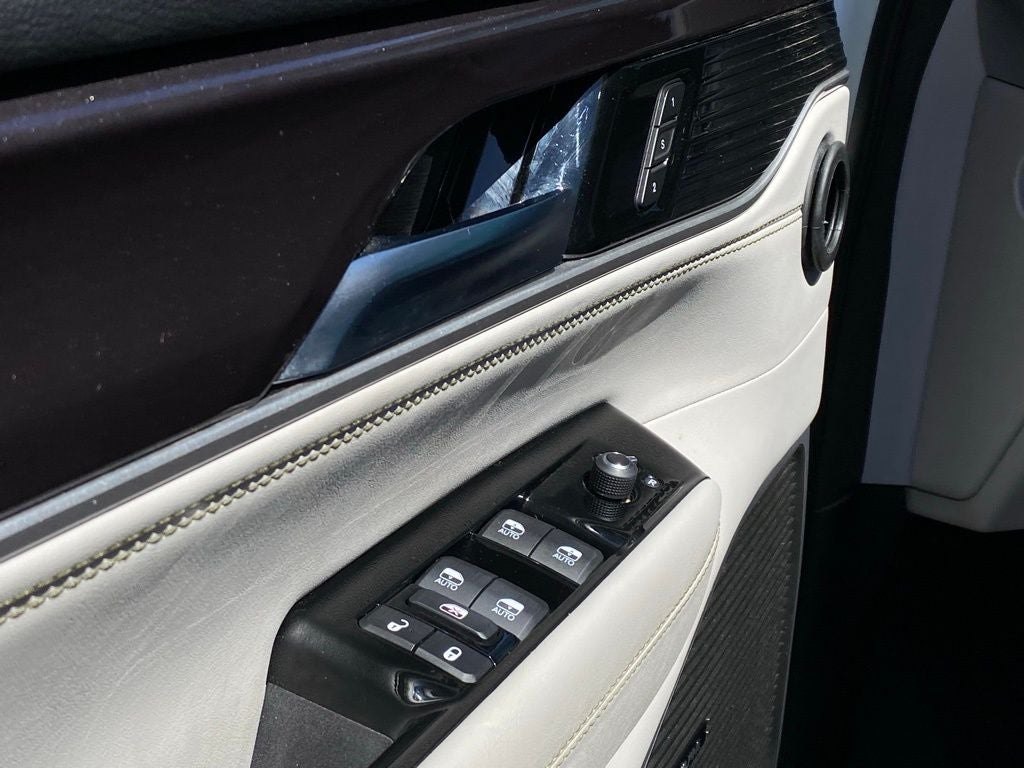 2024 Jeep Wagoneer Base