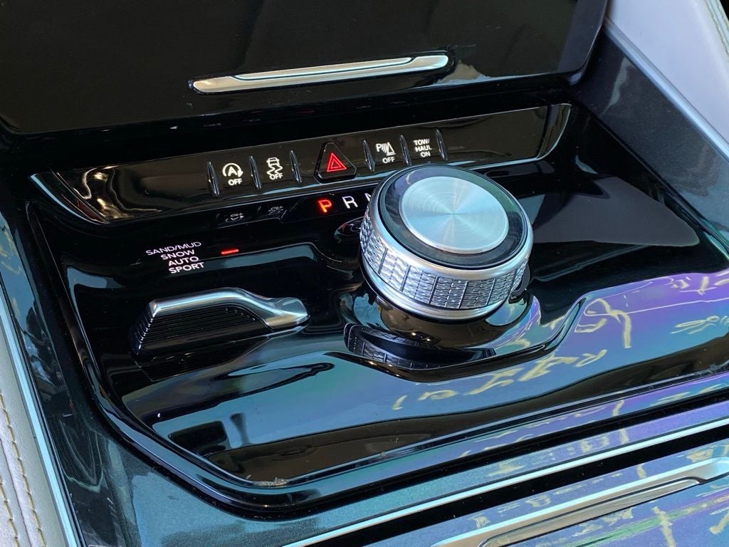 2024 Jeep Wagoneer Base