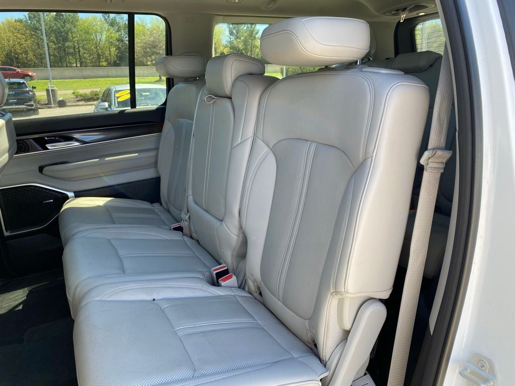 2024 Jeep Wagoneer Base