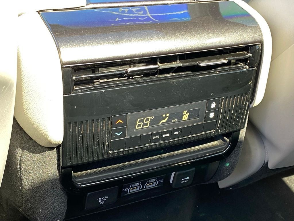 2024 Jeep Wagoneer Base