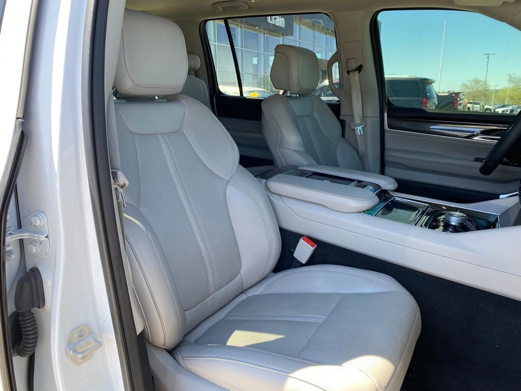 2024 Jeep Wagoneer Base