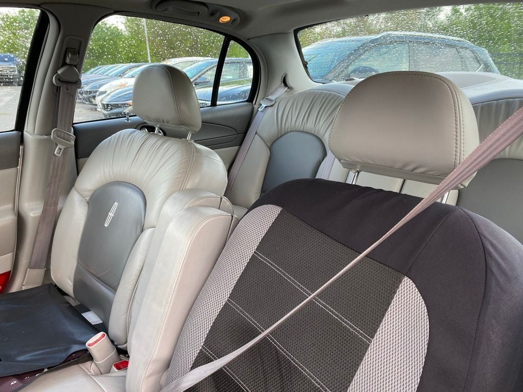 2002 Lincoln Continental Base