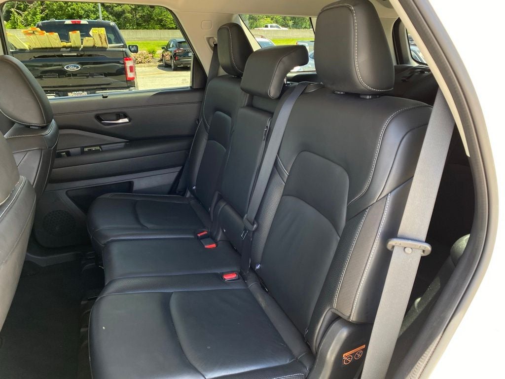 2022 Nissan Pathfinder SL