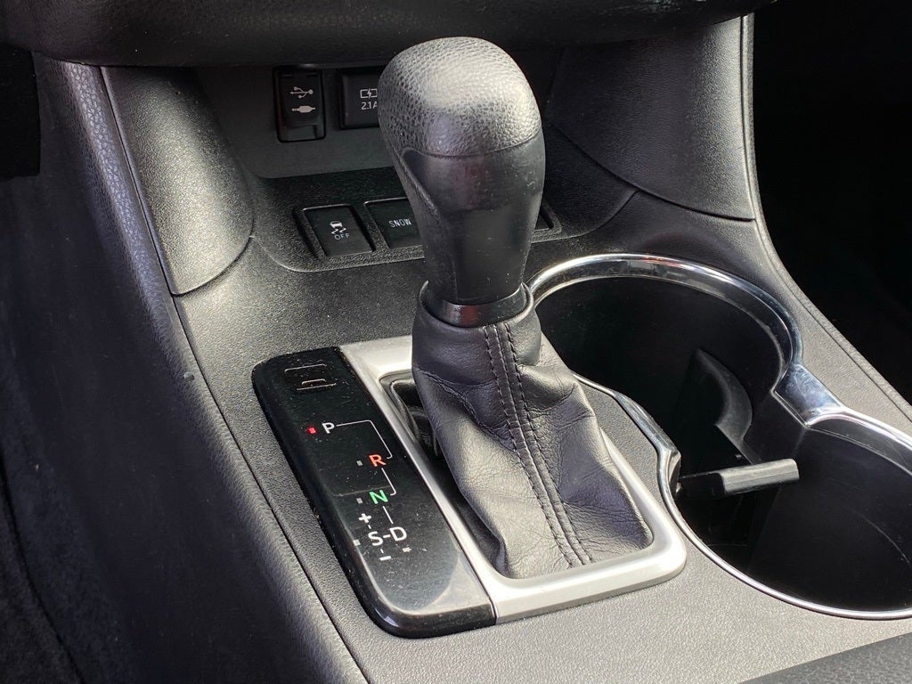 2017 Toyota Highlander LE LOW MILES 3RD ROW