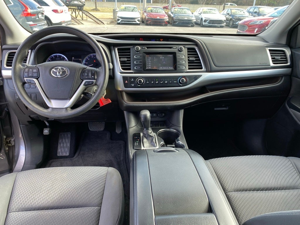 2017 Toyota Highlander LE LOW MILES 3RD ROW