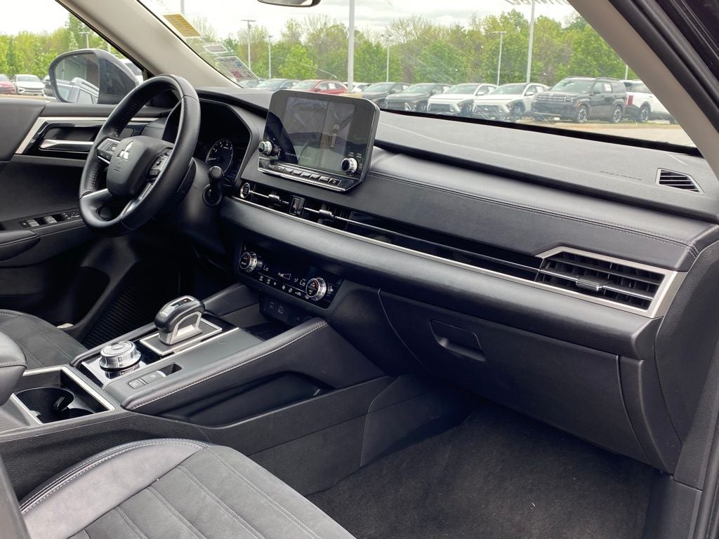 2024 Mitsubishi Outlander SE