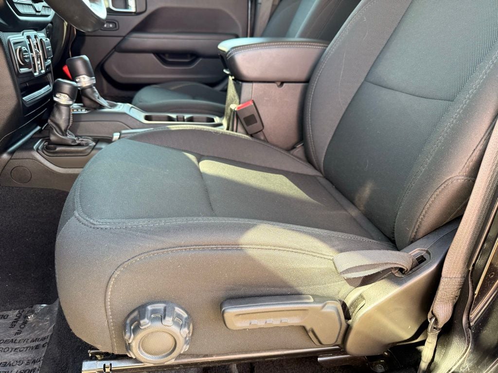 2019 Jeep Wrangler Unlimited Sahara APPLE CAR PLAY / CLEAN CARFAX/ 1 OWNER