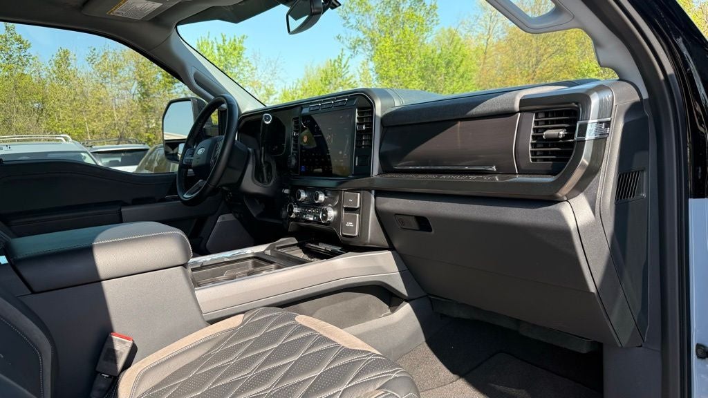 2024 Ford F-250SD Lariat Black Widow Package