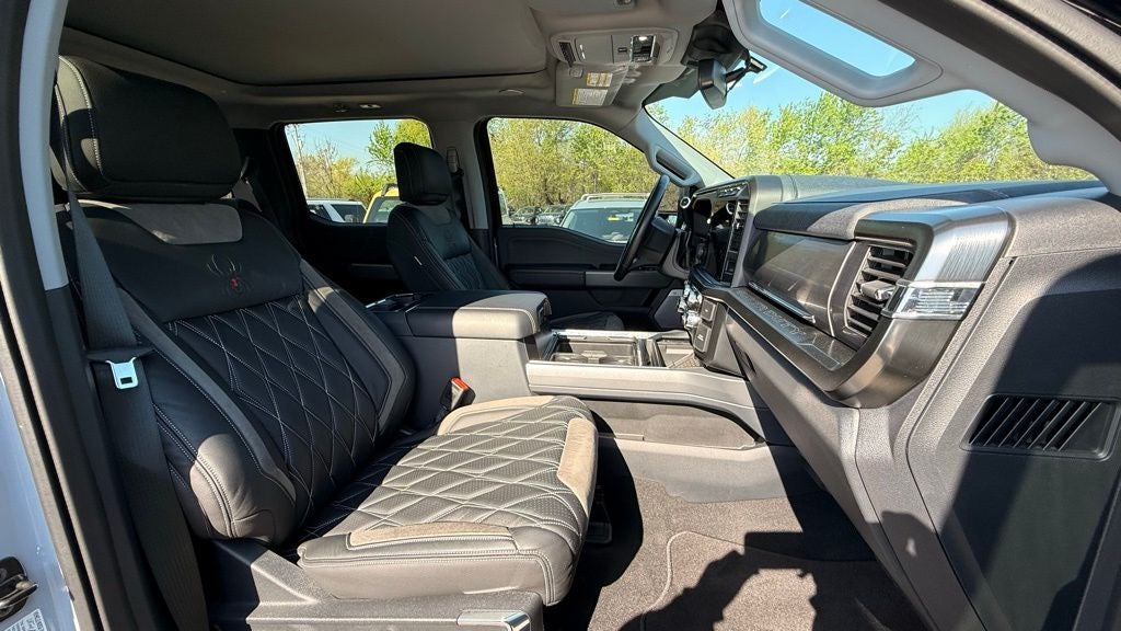 2024 Ford F-250SD Lariat Black Widow Package