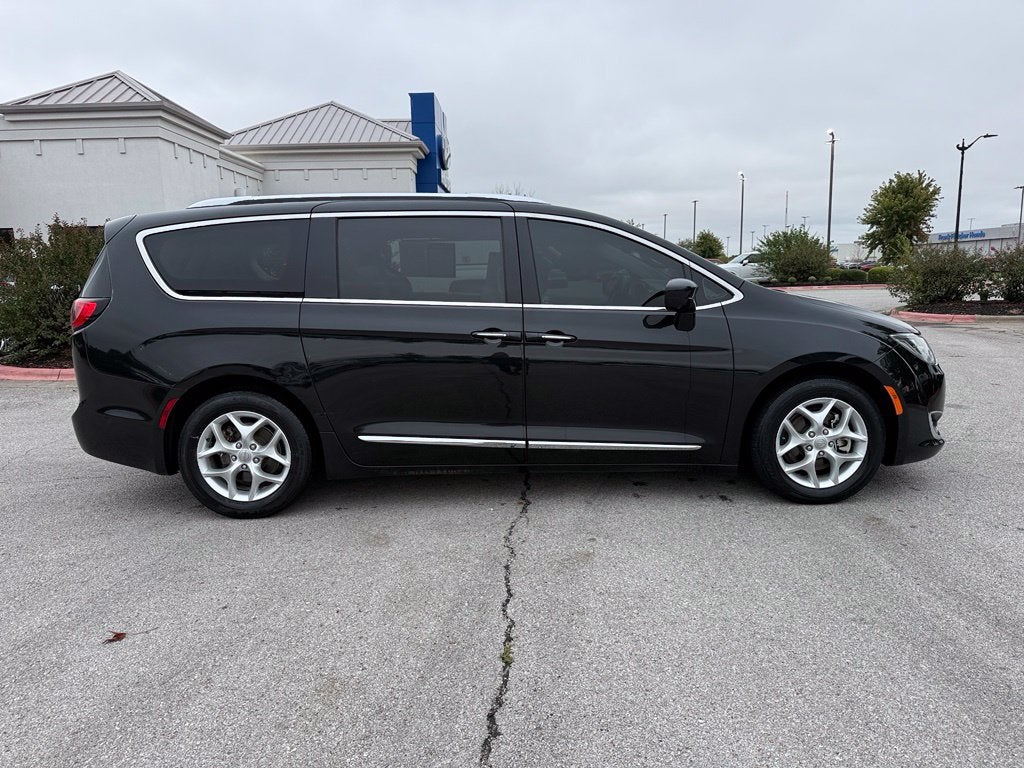 2018 Chrysler Pacifica Touring L - CLEAN CARFAX