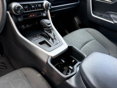 2024 Toyota RAV4 XLE - CLEAN CARFAX / ONE OWNER