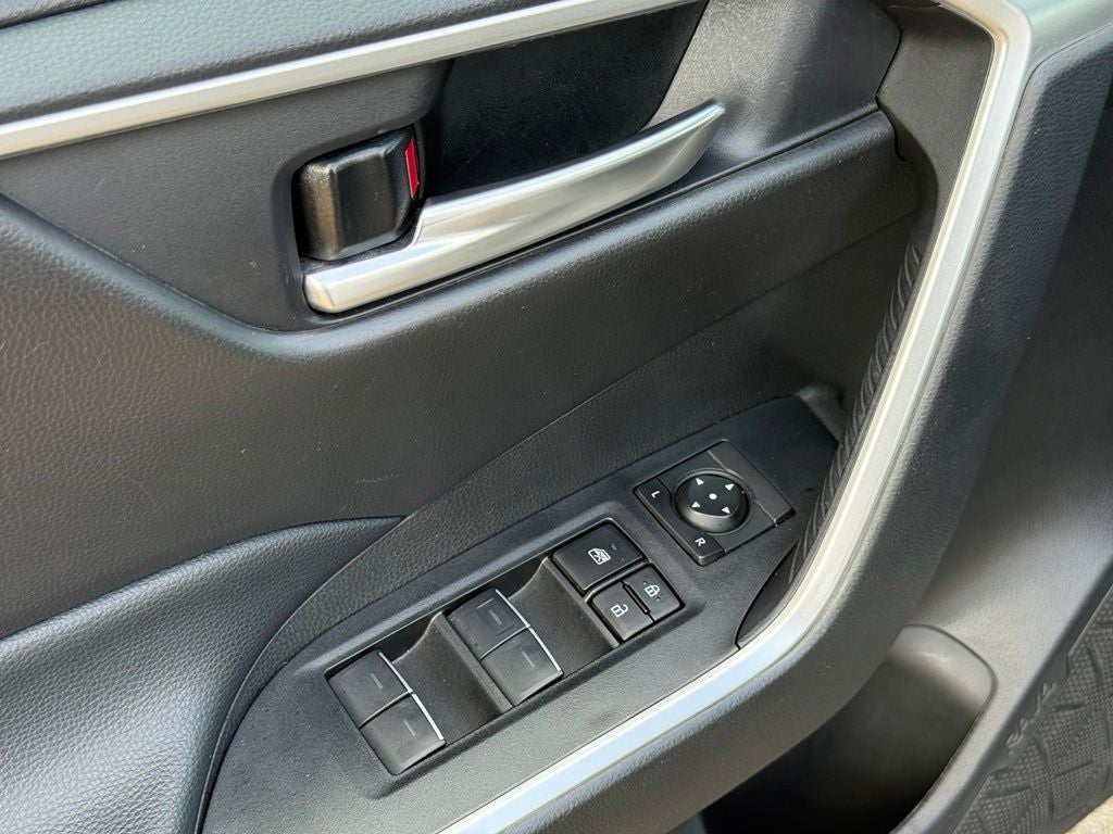 2024 Toyota RAV4 XLE - CLEAN CARFAX / ONE OWNER