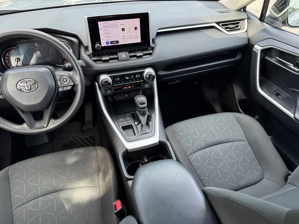 2024 Toyota RAV4 XLE - CLEAN CARFAX / ONE OWNER