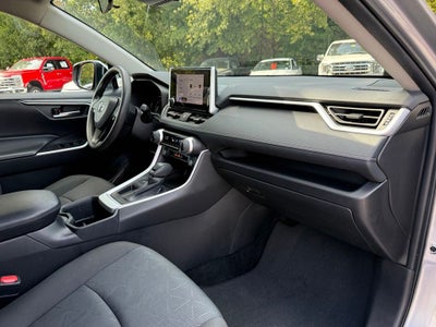 2024 Toyota RAV4 XLE - CLEAN CARFAX / ONE OWNER