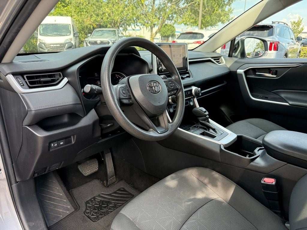 2024 Toyota RAV4 XLE - CLEAN CARFAX / ONE OWNER