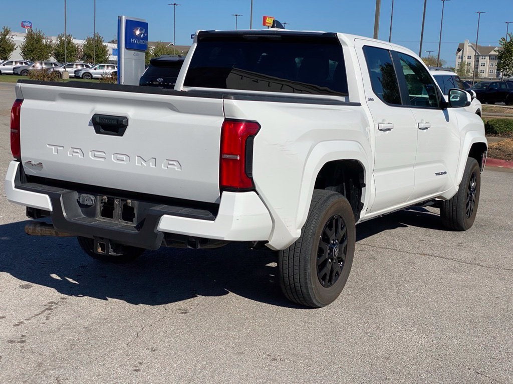 2025 Toyota Tacoma SR5 - 4WD / CLEAN CARFAX / ONE OWNER