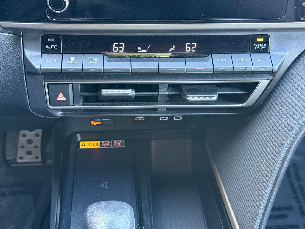 2025 Toyota Camry SE 1 OWNER CARFAX