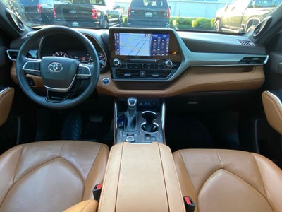 2022 Toyota Highlander Platinum