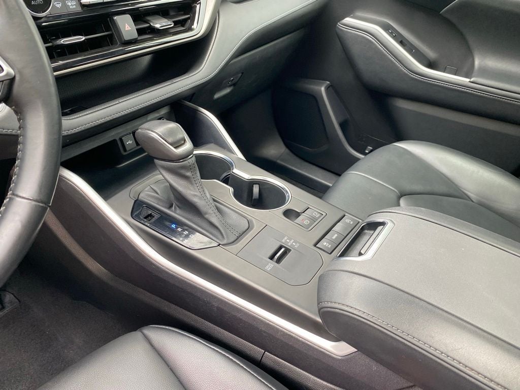 2021 Toyota Highlander XLE CLEAN CARFAX