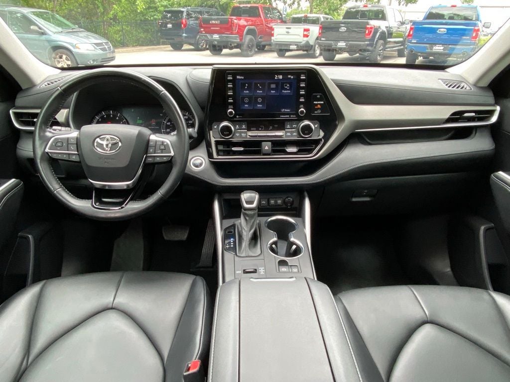 2021 Toyota Highlander XLE CLEAN CARFAX