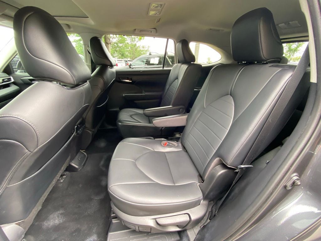 2021 Toyota Highlander XLE CLEAN CARFAX