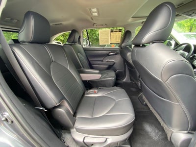 2021 Toyota Highlander XLE CLEAN CARFAX
