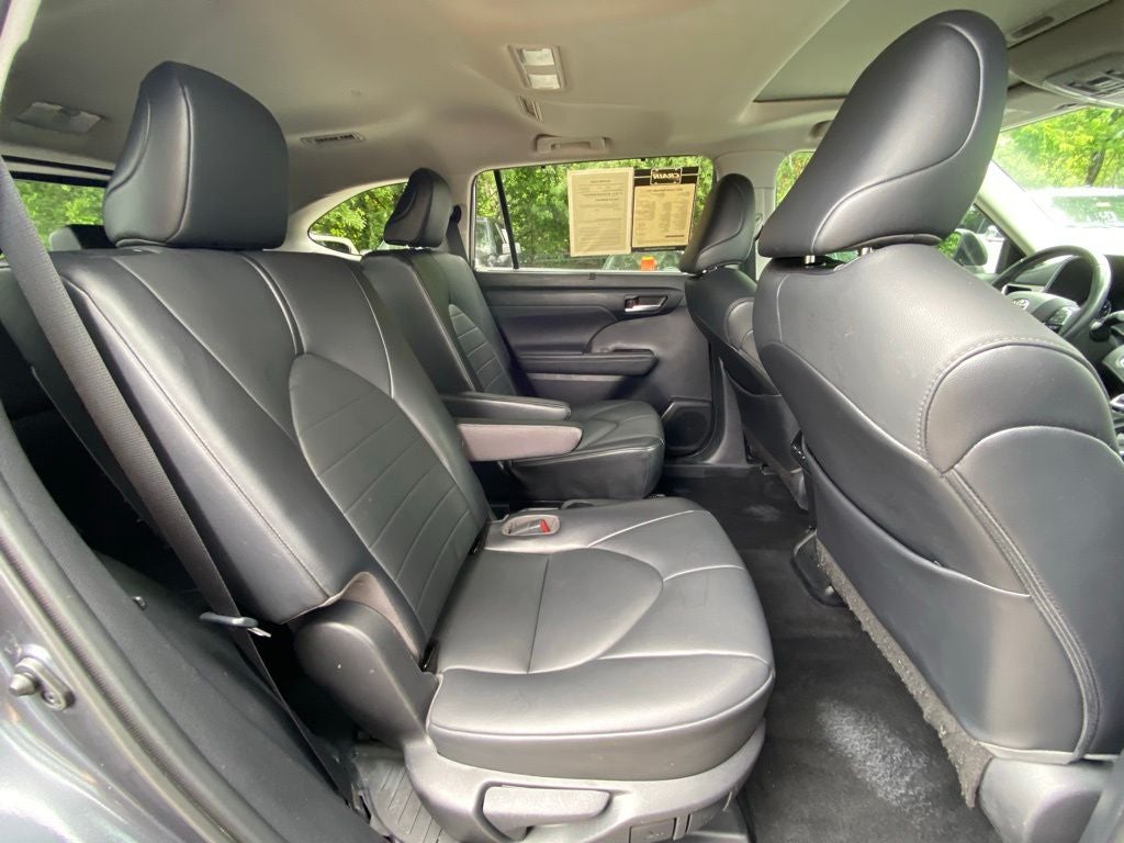 2021 Toyota Highlander XLE CLEAN CARFAX
