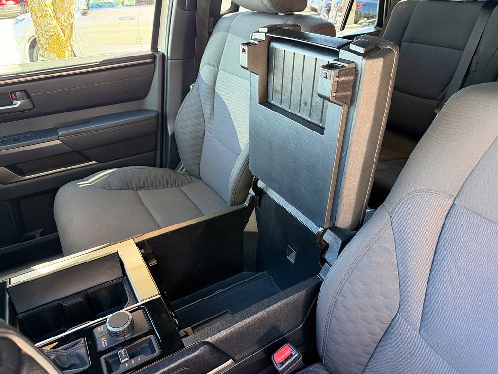 2025 Toyota Sequoia SR5 - 4WD / SUNROOF / CLEAN CARFAX