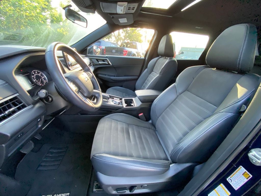 2022 Mitsubishi Outlander SE LOW MILES