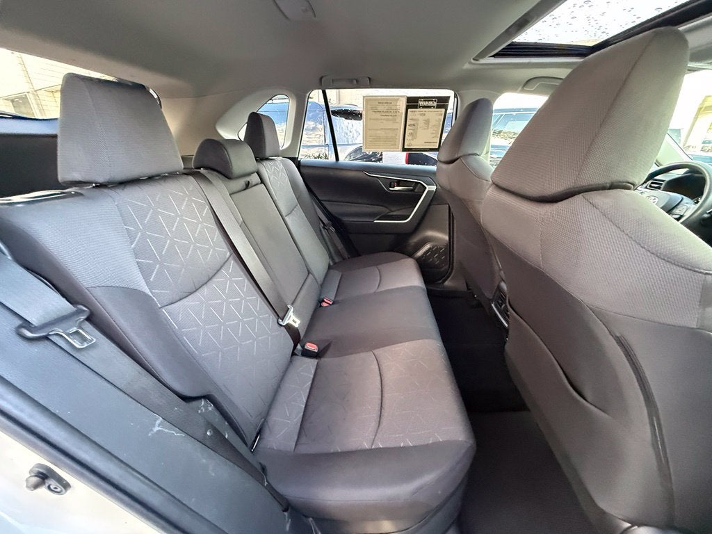 2022 Toyota RAV4 Hybrid XLE - AWD | SUNROOF | CLEAN CARFAX