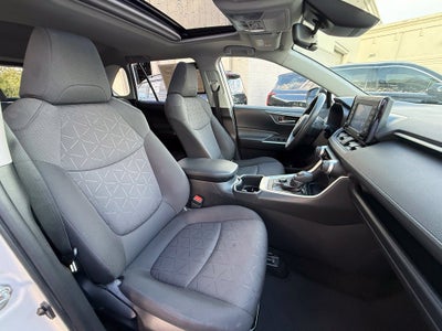 2022 Toyota RAV4 Hybrid XLE - AWD | SUNROOF | CLEAN CARFAX