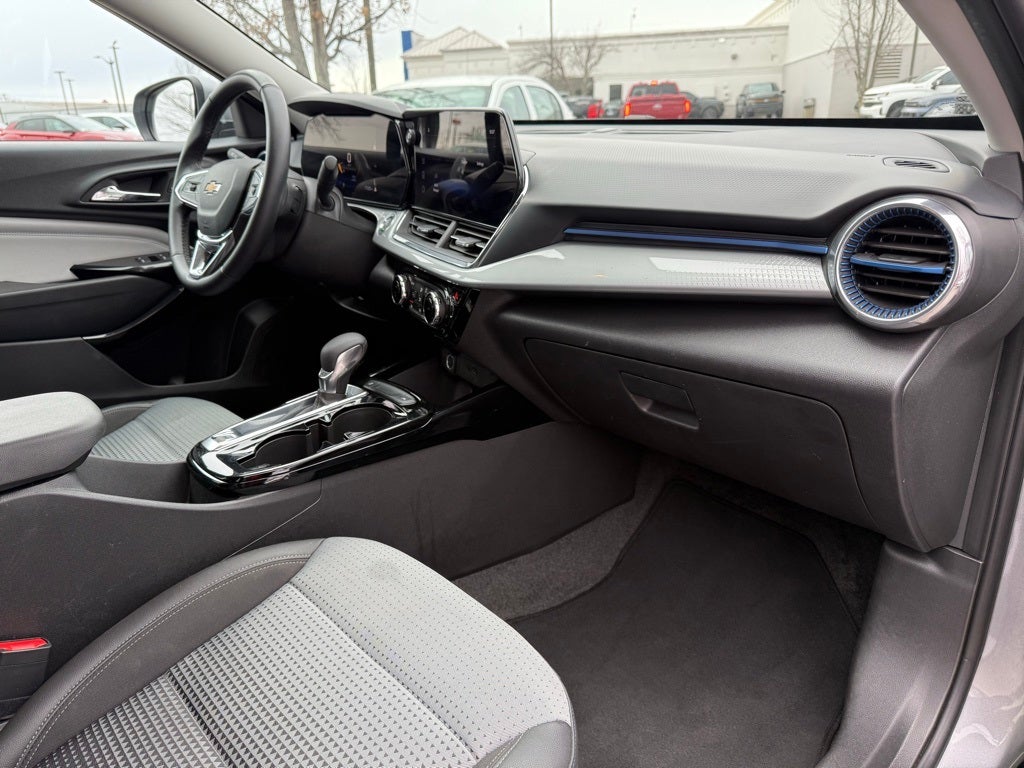 2025 Chevrolet Trax LT CLEAN CARFAX