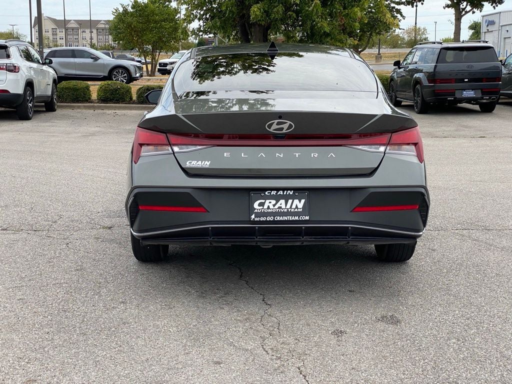 2025 Hyundai Elantra SE