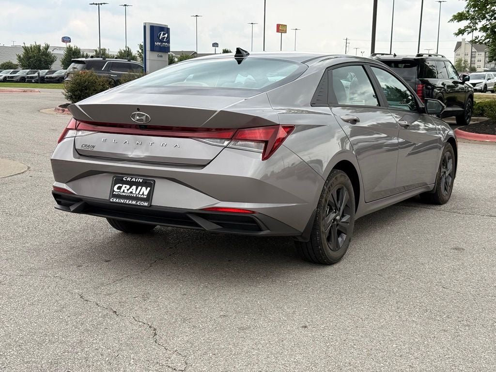2023 Hyundai Elantra SEL Fluid Metal